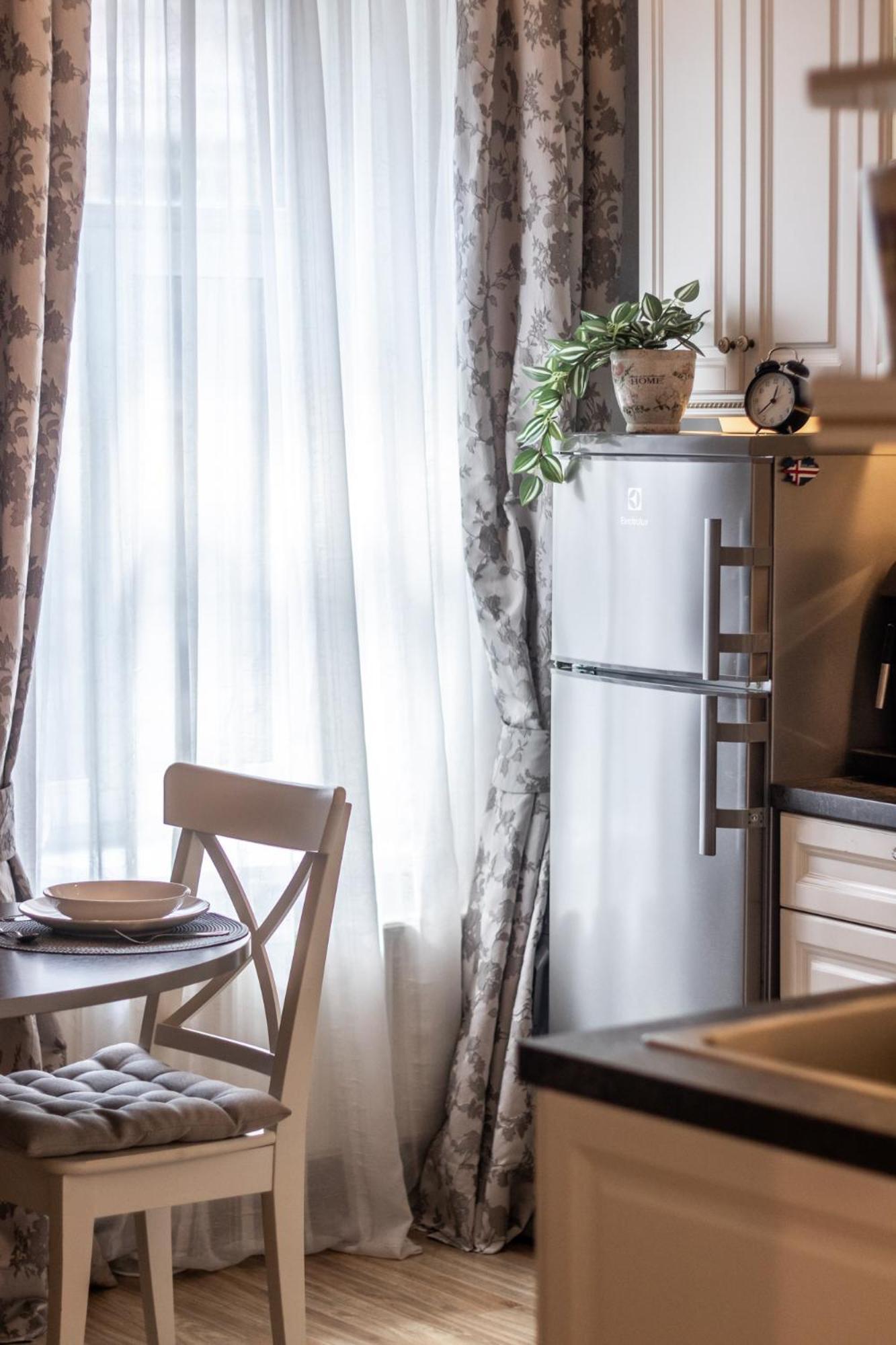 Elegant Apartment In Historical Centre & Free Locked Parking Riga Exterior photo